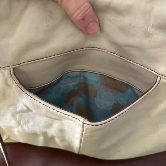 HOBO International LARKIN Crossbody Purse - Picture 6 of 9